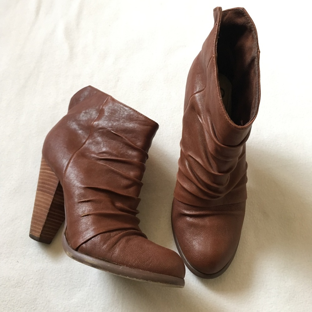 Seychelles tan camel leather like heeled booties